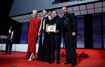 Ce a cerut Cristian Mungiu de la statul român, făcând o trimitere la Hagi: „Nu așteptăm statui"