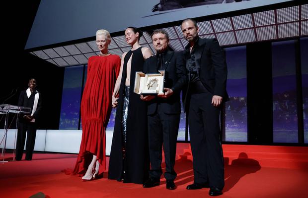 Ce a cerut Cristian Mungiu de la statul român, făcând o trimitere la Hagi: „Nu așteptăm statui"