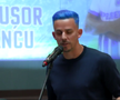 Nicușor Bancu a apărut cu părul albastru la ceremonia de la Primărie // Captură FOTO Facebook @Universitatea Craiova