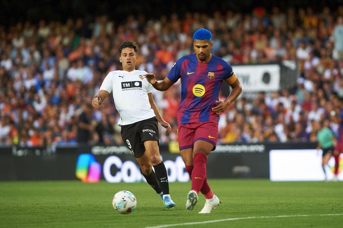 Poza pentru articolul Valencia - Barcelona, ultimul meci al lui Robert Lewandowski pentru catalani » Echipele de start
