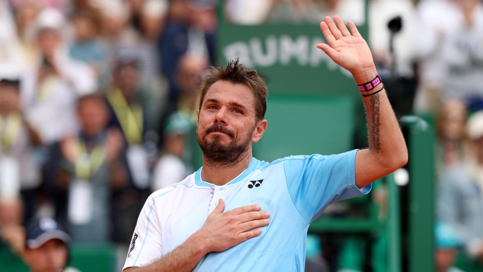 Stan Wawrinka pe terenul de tenis la Roland Garros, în ultimul său meci din cariera tenis, concentrat și emoționat. | sursa foto: Gazeta Sporturilor