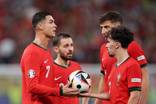 Portughezii Vitinha și Ruben Dias (în dreapta), alături de Bernardo Silva (în stânga, refuzat de Mourinho) sunt în capul listei de achiziții la Real Madrid / Foto: GettyImages