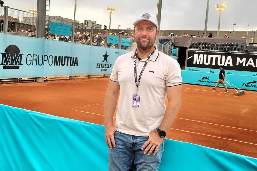 Artemon Apostu-Efremov în timpul turneului de la Madrid 2026 Foto: Luminița Paul Sorana Cîrstea și modul inedit de colaborare din 2026, cu trei antrenori » Artemon Apostu-Efremov explică: „El este e vioara întâi”