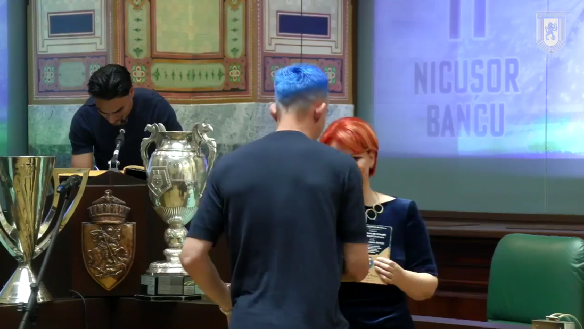 Bancu, precum Rațiu! Căpitanul Craiovei a apărut cu părul albastru la ceremonia de la Primărie » Ce le-a transmis Lia Olguța Vasilescu campionilor României
