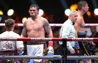 Lupta anului dintre Oleksandr Usyk și Rico Verhoeven s-a încheiat în runda cu numărul 11, după o decizie contestată a arbitrului