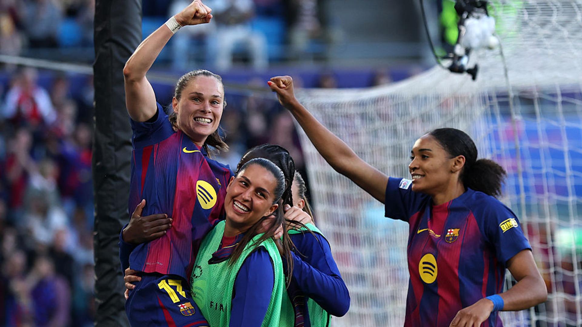 Jucătoare Barcelona sărbătorind victoria cu trofeul fotbal feminin Champions League după finala fotbal feminin câștigată la Ullevaal. | sursa foto: Gazeta Sporturilor