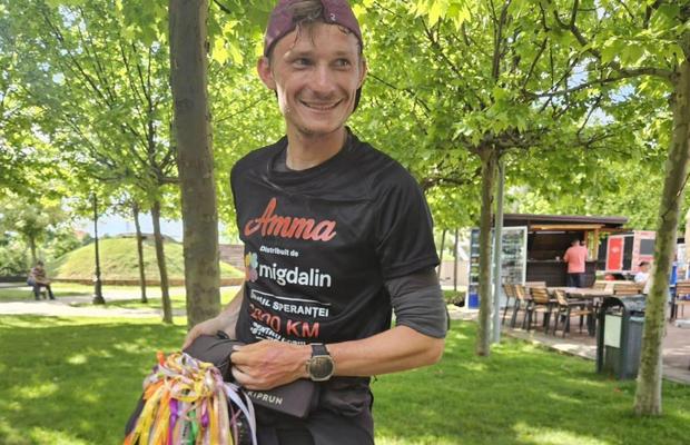 Adrian Șovea, lovit de o mașină în timpul cursei caritabile de 2.800 km » Ultramaratonistul a ajuns la spital cu fracturi multiple