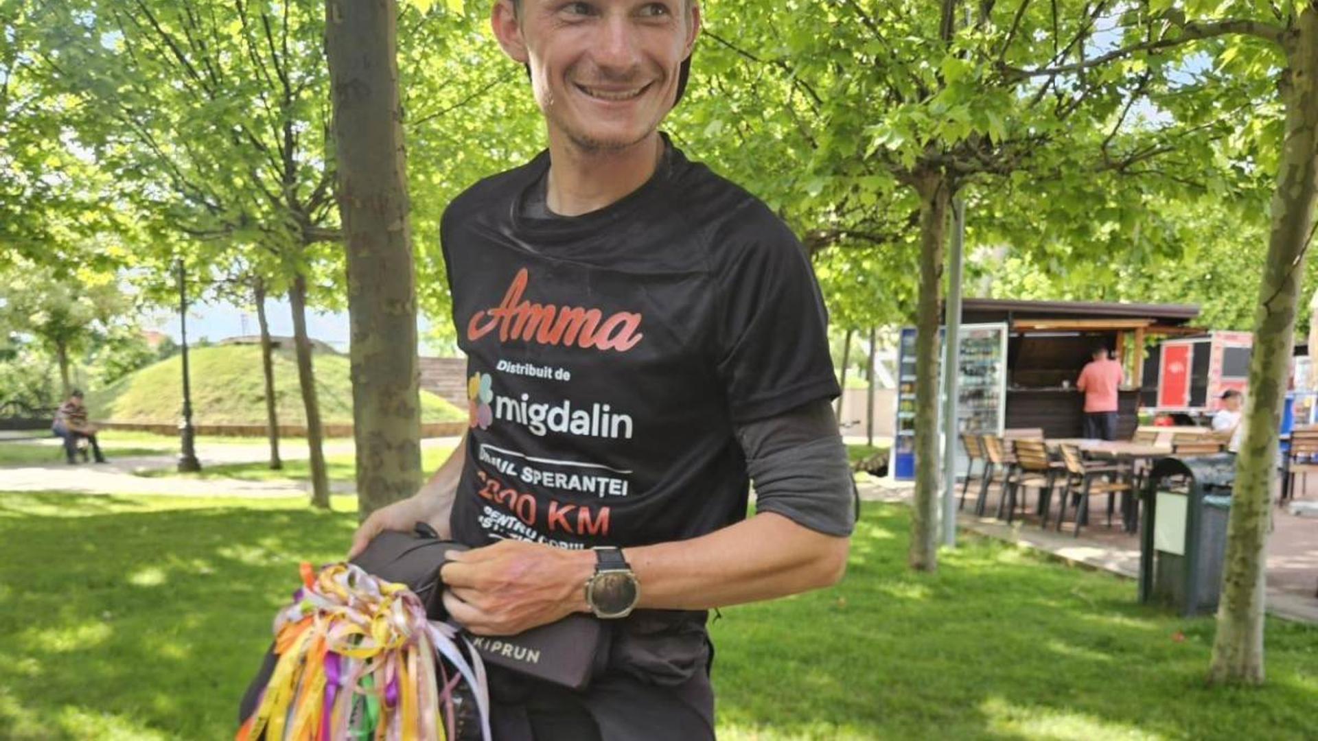 Adrian Șovea accident ultramaraton pe marginea drumului DN 56B după impactul cu mașina în cursa caritabilă, fracturi multiple vizibile la spital | sursa foto: Gazeta Sporturilor Adrian Șovea accident ultramaraton pe marginea drumului DN 56B după impactul cu mașina în cursa caritabilă, fracturi multiple vizibile la spital | sursa foto: Gazeta Sporturilor