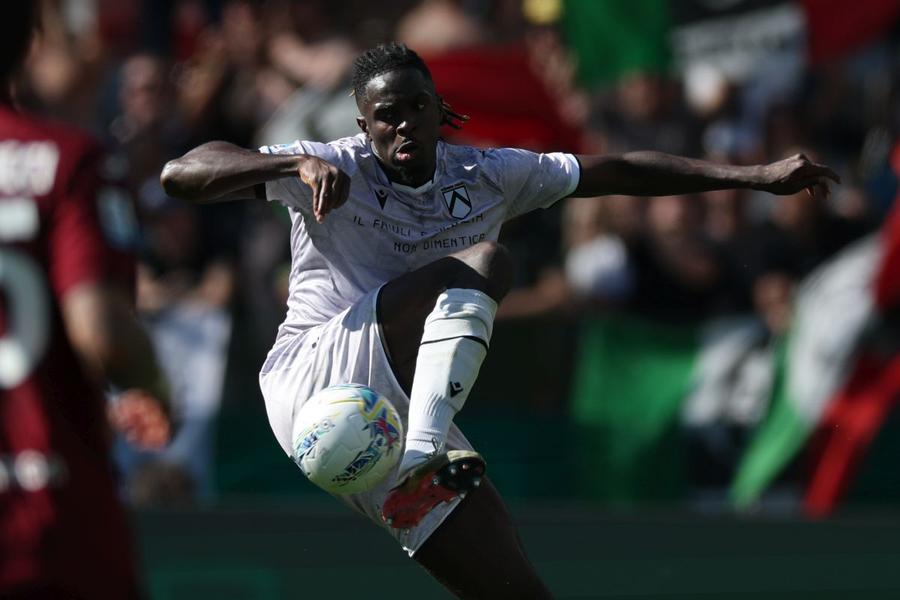 Oumar Solet are patru goluri și trei assisturi la Udinese în 56 de meciuri / Foto: GettyImages Primul jucător dorit de Cristi Chivu și-a dat acordul » Detaliile contractului și formula de transfer la Inter