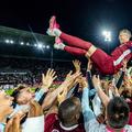 Ciprian Deac a fost aruncat în sus de colegii de la CFR Foto: Facebook CFR Cluj