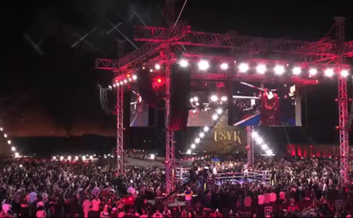 Oleksandr Usyk vs. Rico Verhoeven