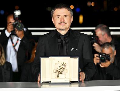 Cu ce echipă din România ține Cristian Mungiu, proaspăt câștigător al ...
