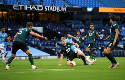 FOTO Incident rasist înainte de Manchester City - Burnley: „Viețile albilor contează, Burnley!”