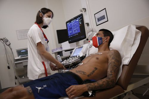 Trei jucători de la PSG au fost bolnavi de coronavirus. Clubul nu le-a dezvăluit numele FOTO: Twitter @PSG