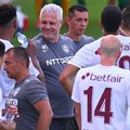 Marius Șumudică trăiește la intensitate maximă fiecare antrenament al campioanei. FOTO: Raed Krishan