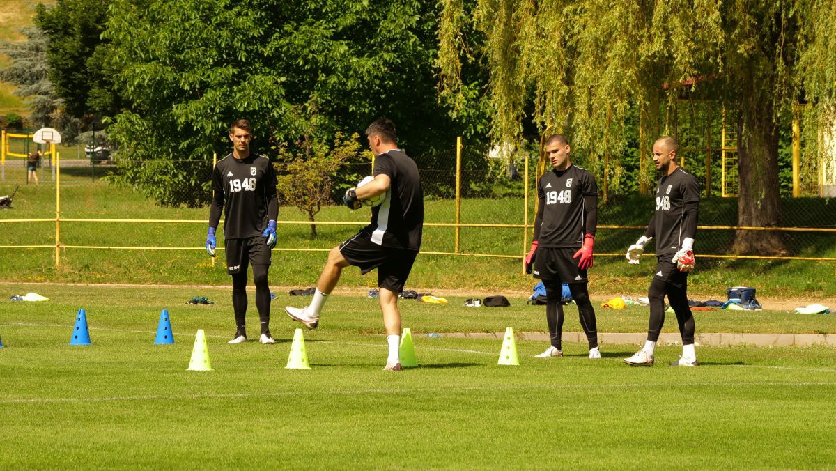 I-a cucerit din 3 antrenamente! Marele secret al lui Mutu la FCU Craiova: așa s-a impus în fața jucătorilor