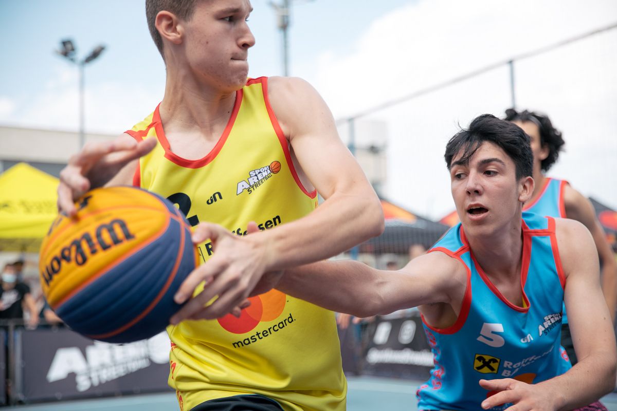 A făcut show sub panou » Benny Adegbuyi a jucat baschet 3x3 la Sport Arena Streetball
