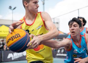 A făcut show sub panou » Benny Adegbuyi a jucat baschet 3x3 la Sport Arena Streetball