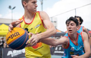 A făcut show sub panou » Benny Adegbuyi a jucat baschet 3x3 la Sport Arena Streetball