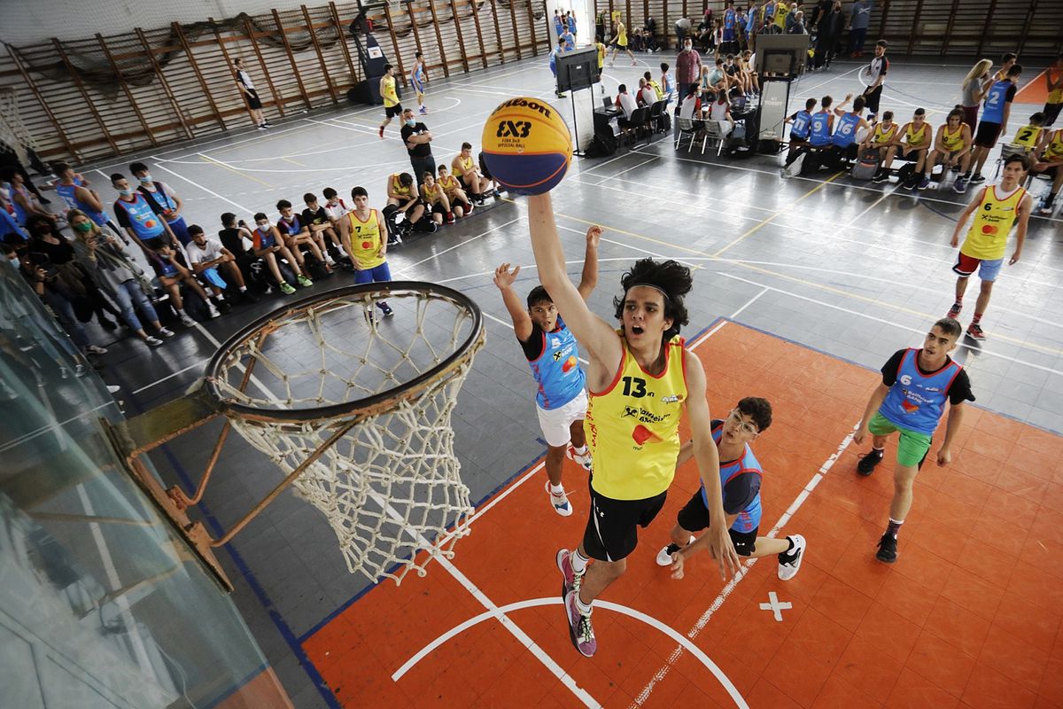 A făcut show sub panou » Benny Adegbuyi a jucat baschet 3x3 la Sport Arena Streetball