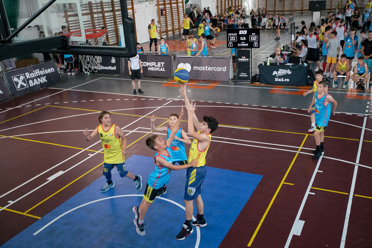 A făcut show sub panou » Benny Adegbuyi a jucat baschet 3x3 la Sport Arena Streetball
