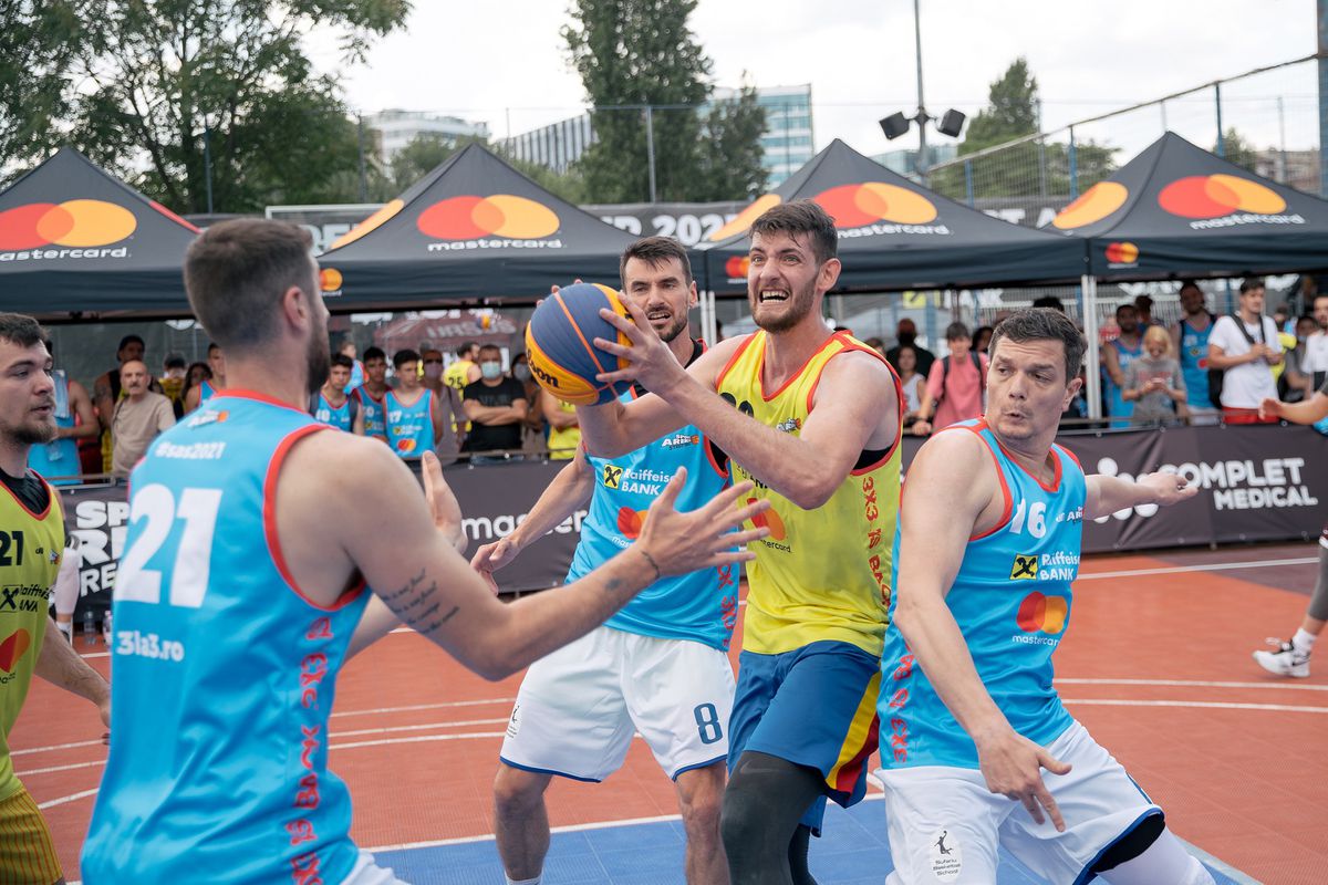 A făcut show sub panou » Benny Adegbuyi a jucat baschet 3x3 la Sport Arena Streetball