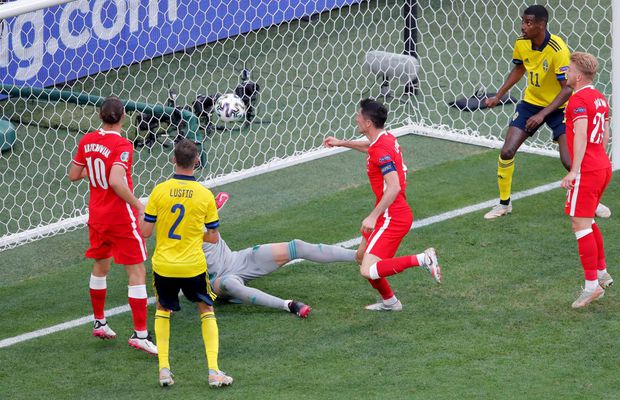 Robert Lewandowski, autorul celei mai mari ratări de la EURO 2020: bară din doi metri!