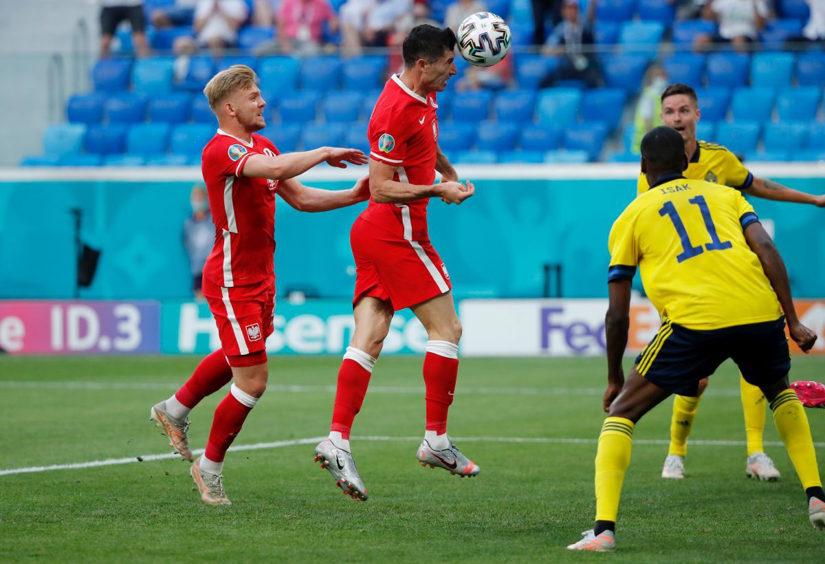 Robert Lewandowski, autorul celei mai mari ratări de la EURO 2020: bară din doi metri!