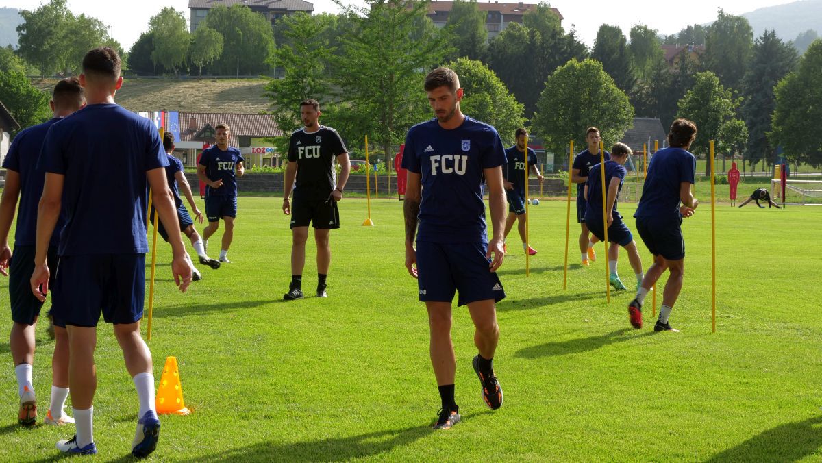Ultimul transfer reușit de FCU Craiova 1948 a făcut primul antrenament cu echipa + Adrian Mititelu jr a ajuns în cantonament