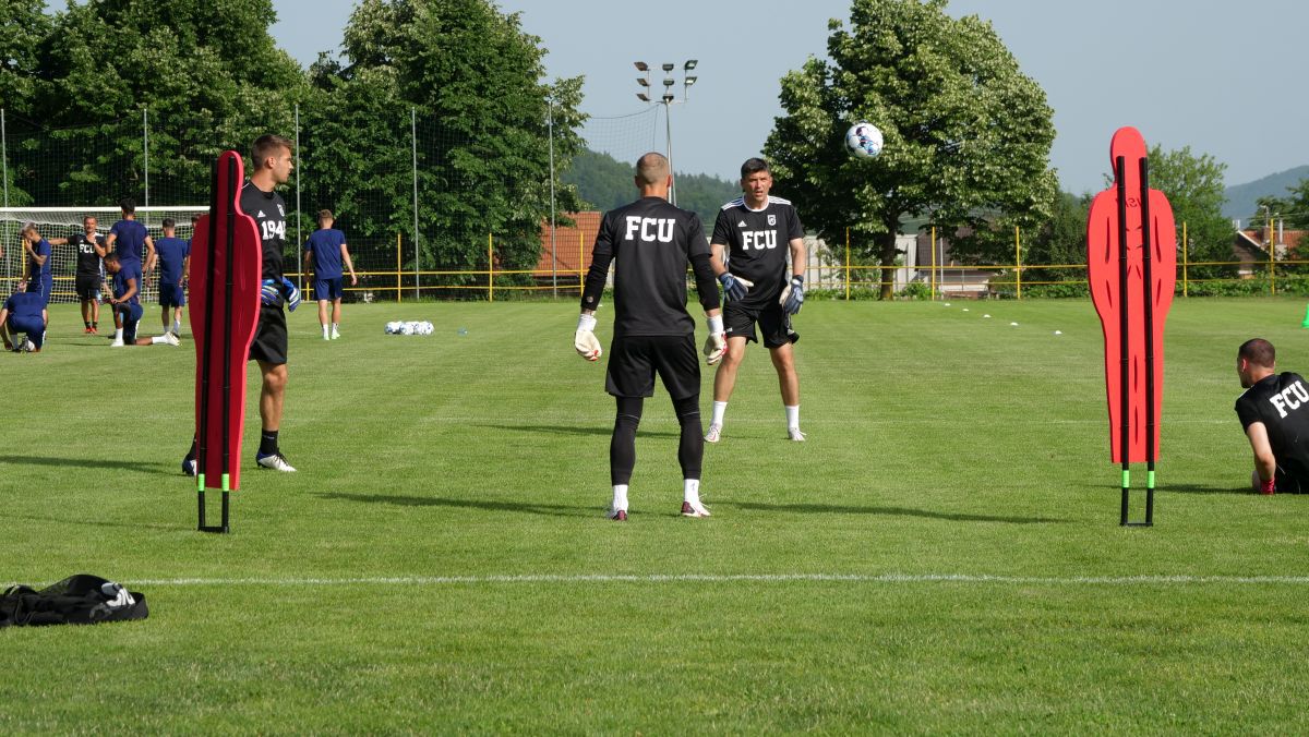 Ultimul transfer reușit de FCU Craiova 1948 a făcut primul antrenament cu echipa + Adrian Mititelu jr a ajuns în cantonament