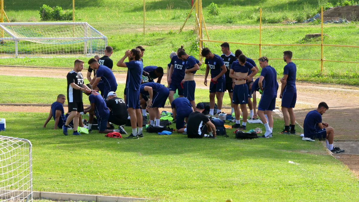 Ultimul transfer reușit de FCU Craiova 1948 a făcut primul antrenament cu echipa + Adrian Mititelu jr a ajuns în cantonament