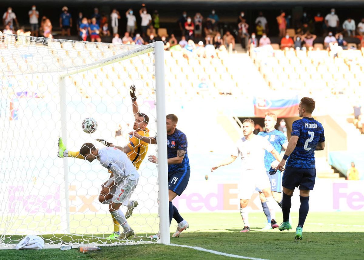 Ai mai văzut așa ceva? Autogol hilar la Euro + moment UNIC în istorie