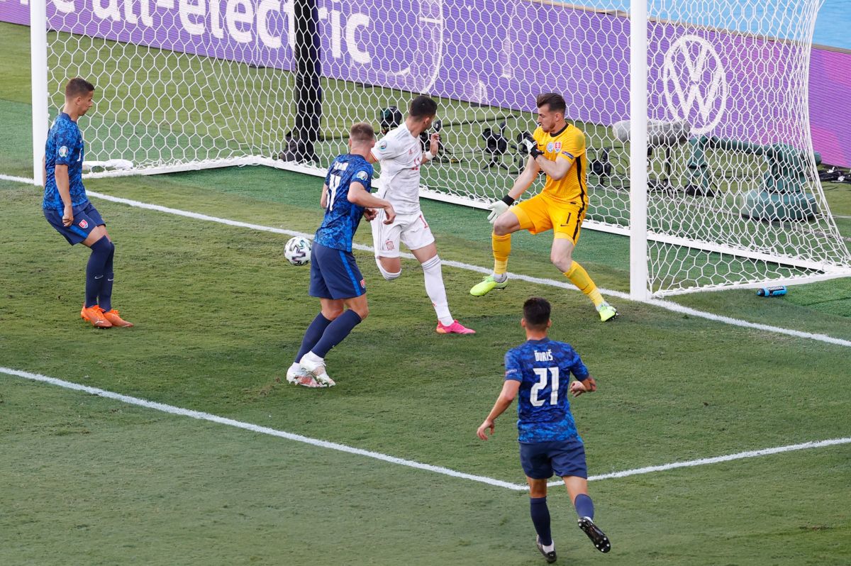 Robert Lewandowski, autorul celei mai mari ratări de la EURO 2020: bară din doi metri!