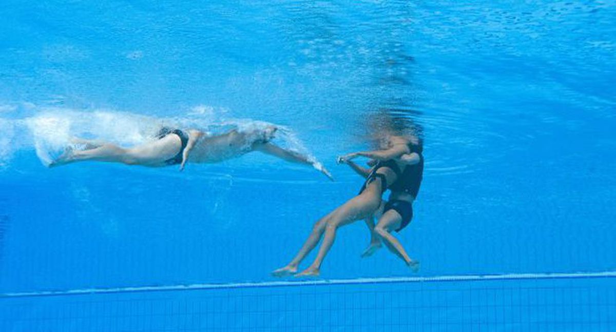 Motivul bizar pentru care salvamarii nu s-au aruncat în apă după sportiva leșinată la Mondiale: „E o restricție în regulament”