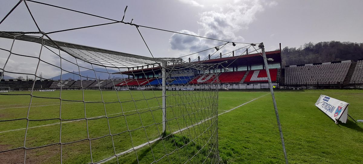 48 de ani de la unicul trofeu din istoria Jiului, Cupa României » Drama lui Mulțescu: „Am alergat ca un câine să câștig bani pentru tratamentul soției, care suferea de scleroză în plăci la nici 20 de ani!"