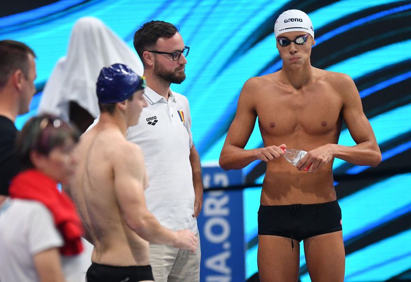 Silviu Anastase, conducătorul delegației României la Campionatul Mondial de natație, îi pregătește o surpriză dublului campion mondial David Popovici (17 ani).