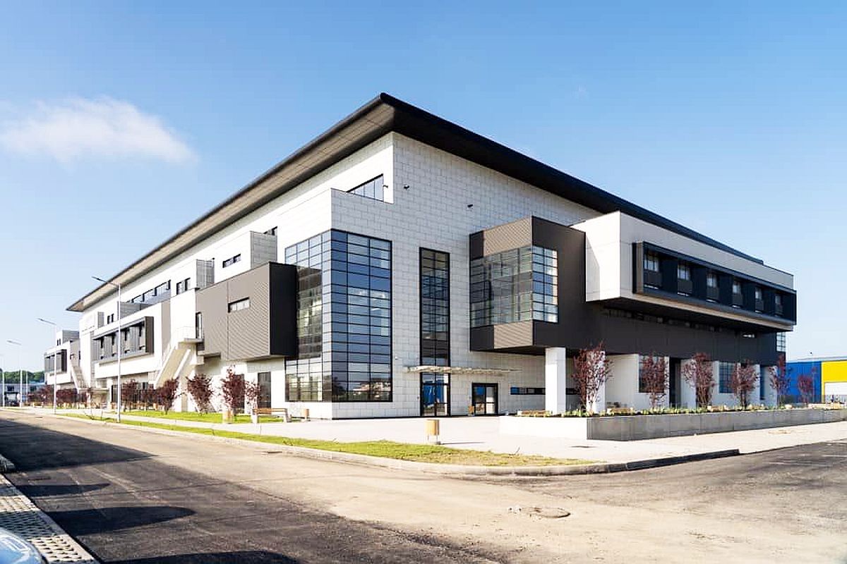 A trecut un an de la recepție, dar complexul de natație din Otopeni n-a fost inaugurat. Peste 11 zile ar trebui să găzduiască Europenele la juniori, cu Popovici cap de afiș!