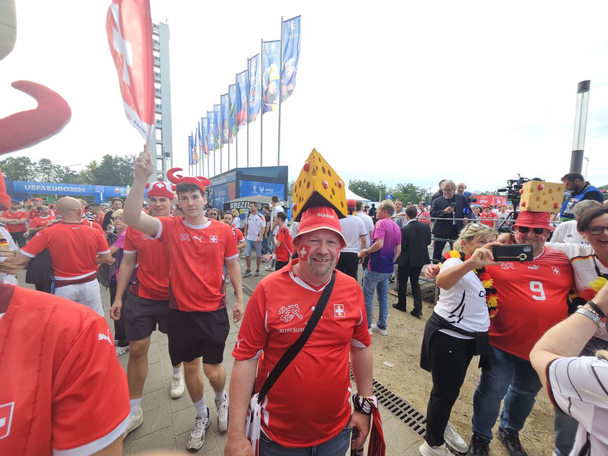 Frankfurt, în ziua meciului Germania - Elveția, așteptându-i pe români