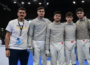 Performanță colosală! Echipa masculină de sabie a României, cu doi juniori pe planșă, medalie de argint la Europenele de seniori