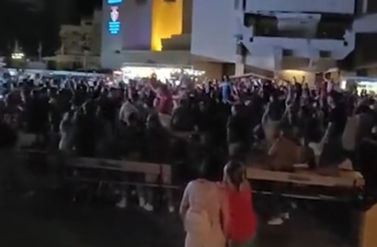 „Nebunie” în toată regula la Satu Mare » Golul decisiv al Ungariei, sărbătorit de o mie de maghiari în centrul orașului: GSP are imagini spectaculoase de la fața locului