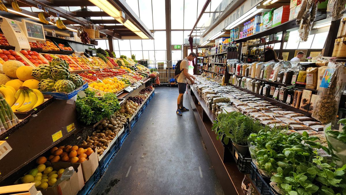 „Oborul” din inima Frankfurtului » Am vizitat piața devenită atracție turistică pentru străini