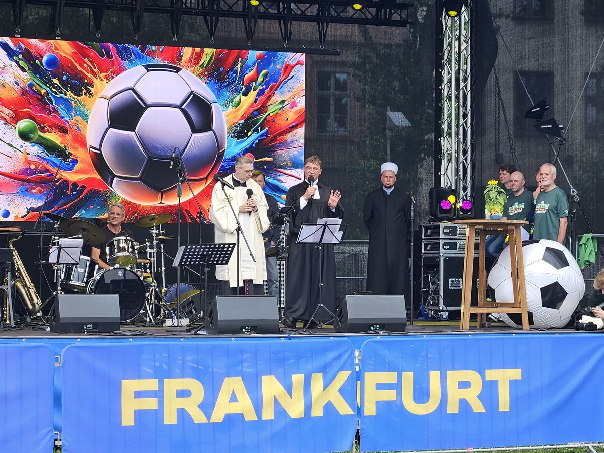 Frankfurt, în ziua meciului Germania - Elveția, așteptându-i pe români