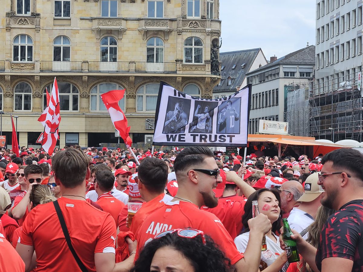 Frankfurt, în ziua meciului Germania - Elveția, așteptându-i pe români