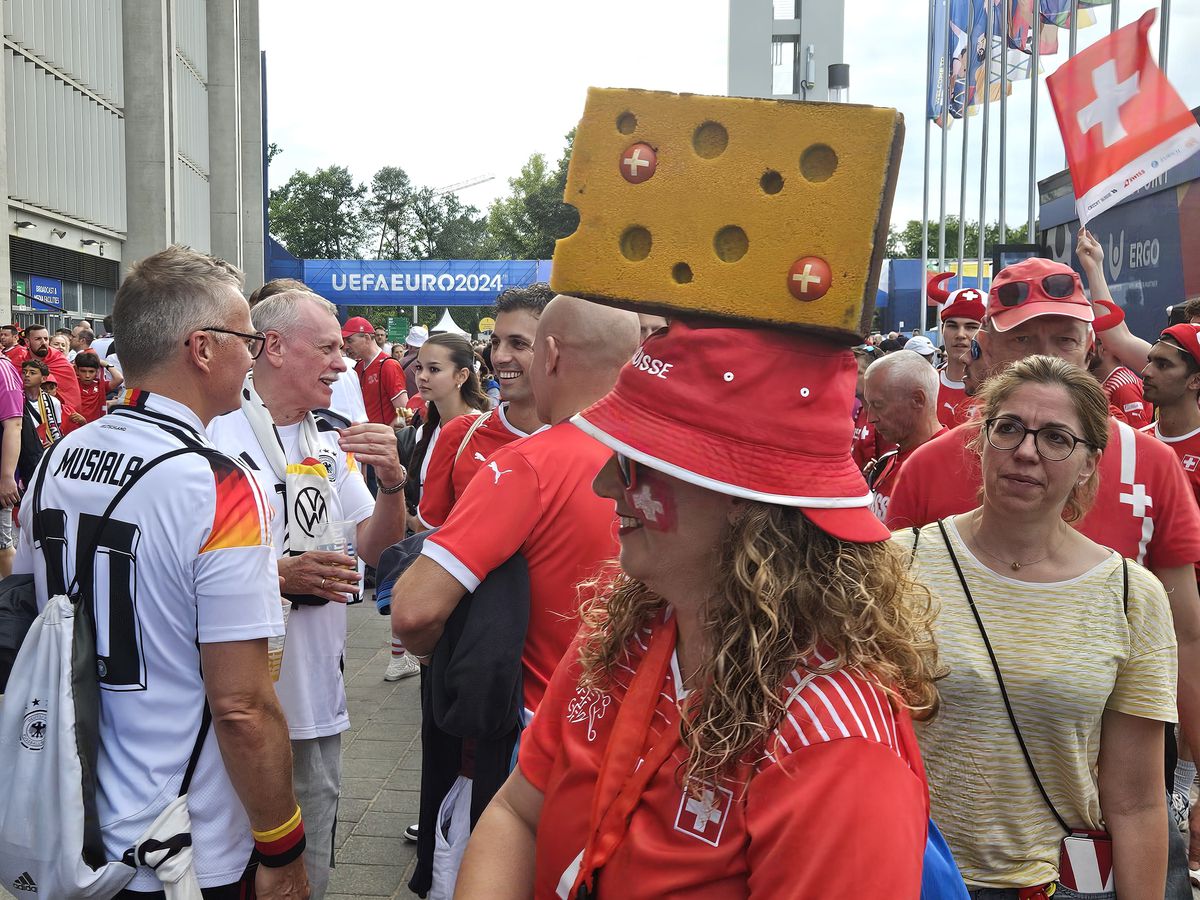 Frankfurt, în ziua meciului Germania - Elveția, așteptându-i pe români