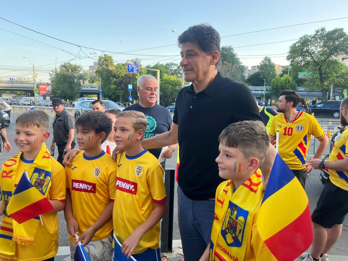 Personalități din lumea sportului la Romania U19 - Olanda U19