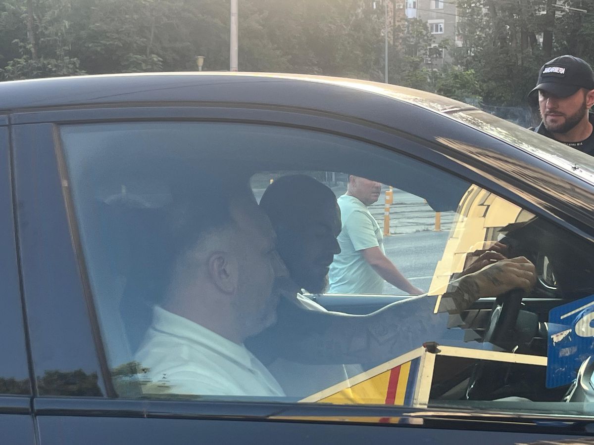 Personalități din lumea sportului la Romania U19 - Olanda U19