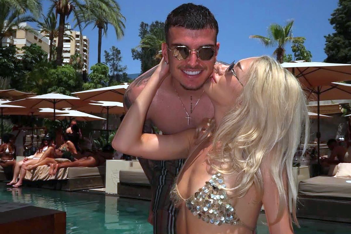 Man și Mihăilă, vacanță de vis cu iubitele » Ami și Alexandra, imagini incendiare pe plajele din Spania