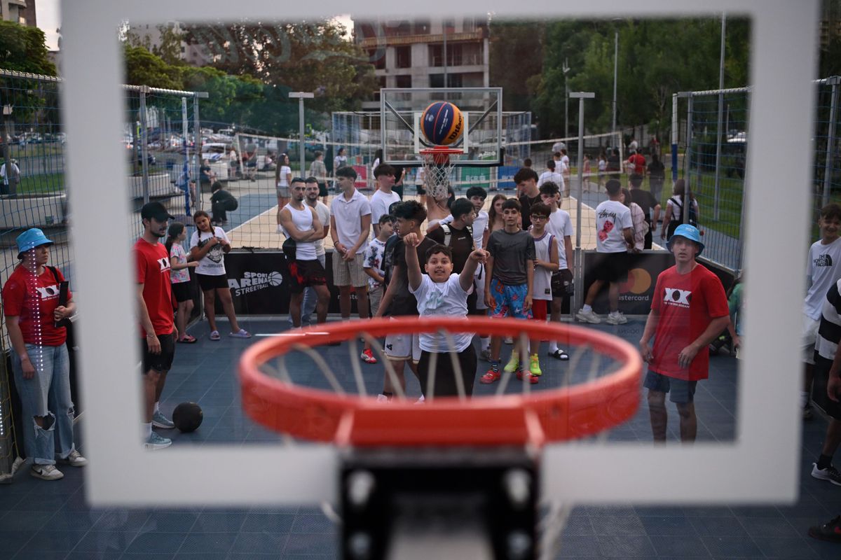 Theo Rose, show la baschet » Weekend plin la Sport Arena Streetball pe terenurile din Parcul Liniei