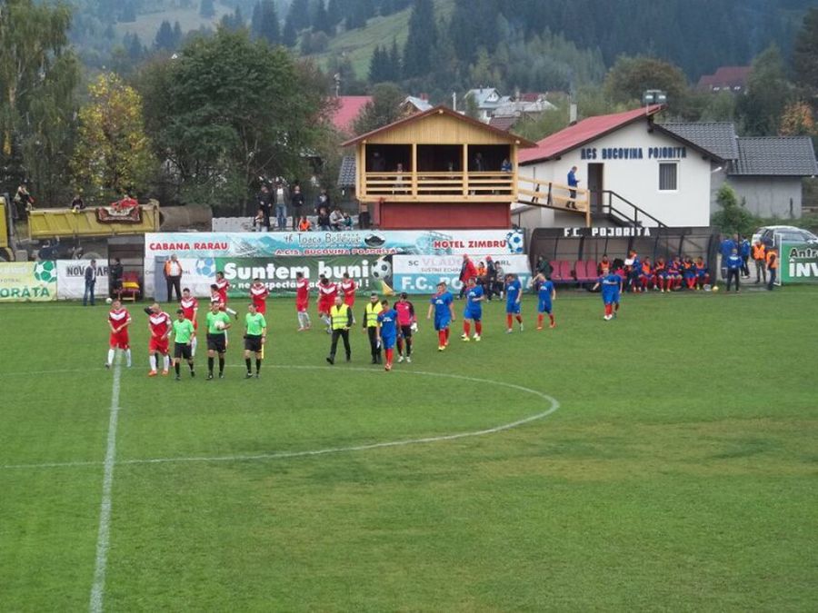 Cum arată azi stadionul din România unde Rapid suferea un eșec istoric în 2015 » Decorul e feeric, buruienile sunt cât vestiarul