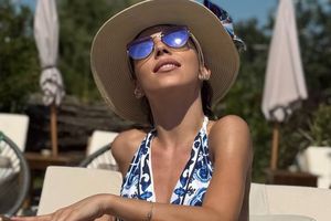Bernadette Szocs, vacanță binemeritată » Stelista, apariție incendiară în costum de baie